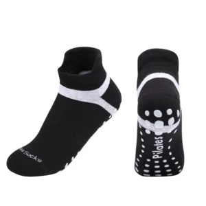 Chaussettes pilates courtes noires et blanches