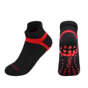 Chaussettes pilates courtes noires et rouges