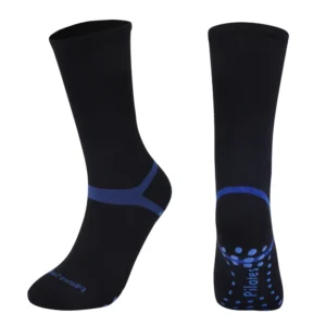Chaussettes pilates longues noires et bleues